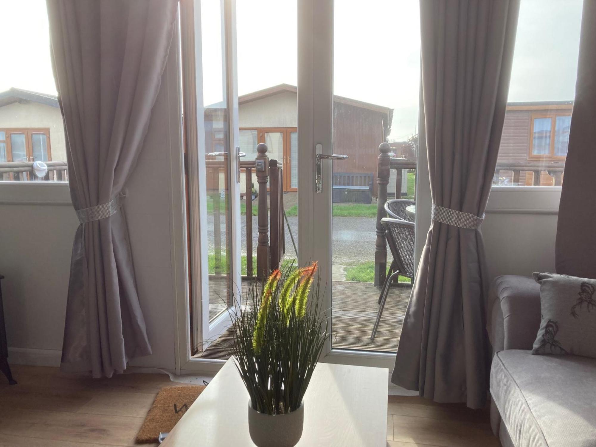 J16 Mablethorpe Pet Friendly Chalet Exterior photo